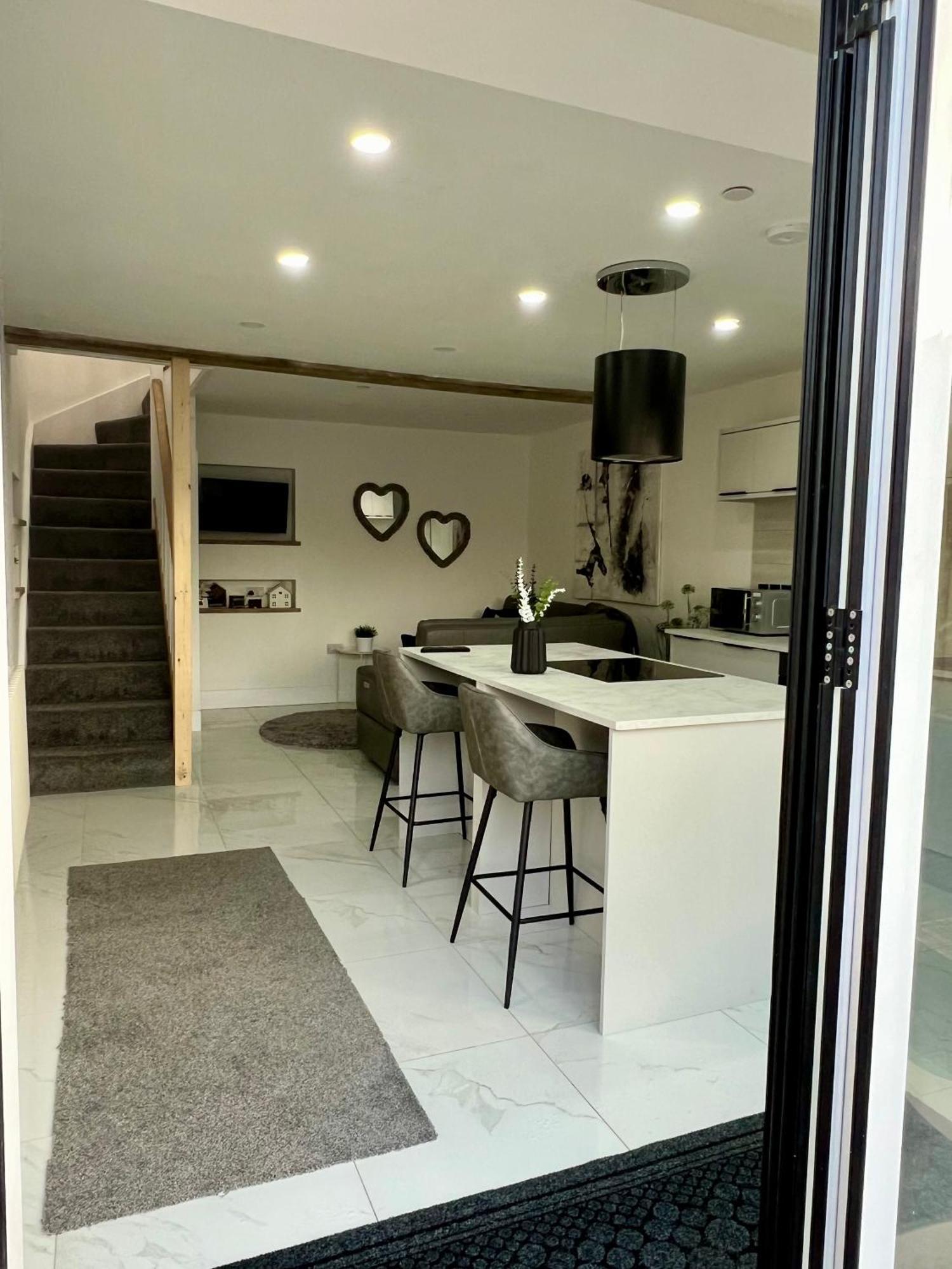Lewys Tai Bach Villa Aberaman Bagian luar foto