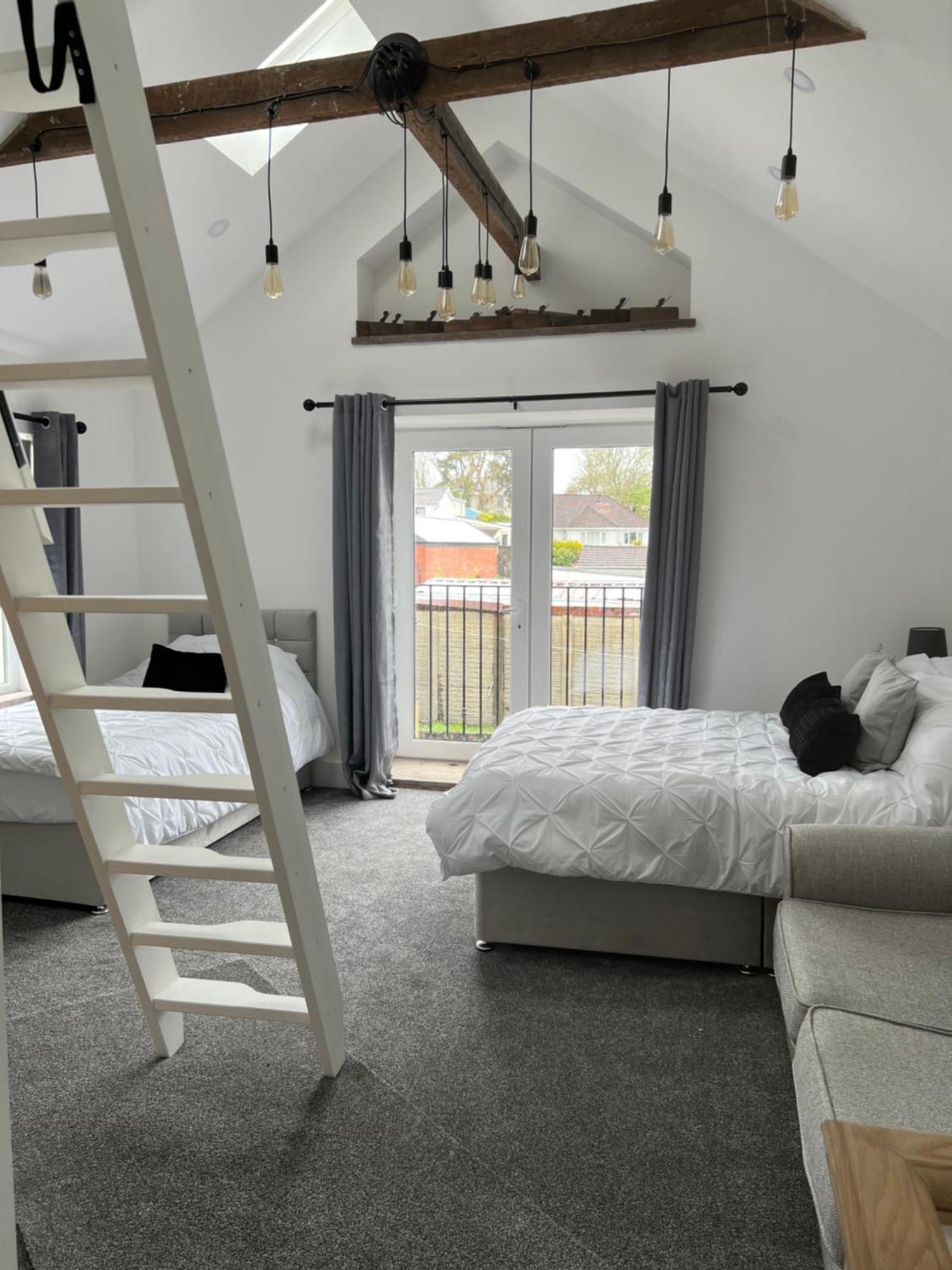 Lewys Tai Bach Villa Aberaman Bagian luar foto